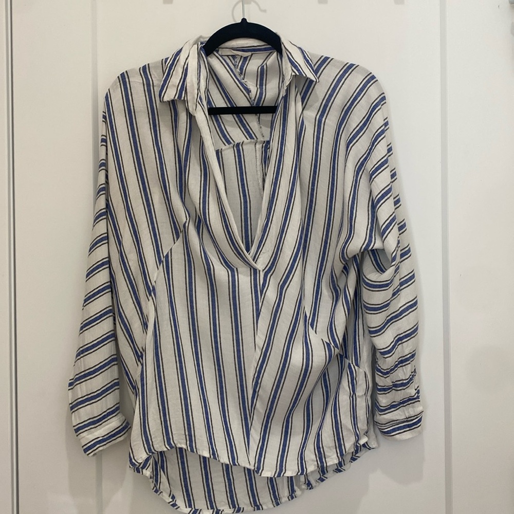 Blue & white lush summer top size small